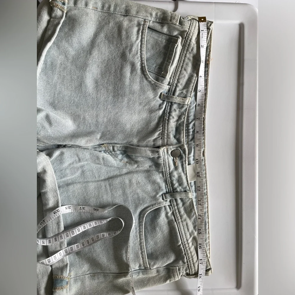 H&M skinny low waist white wash denim shorts